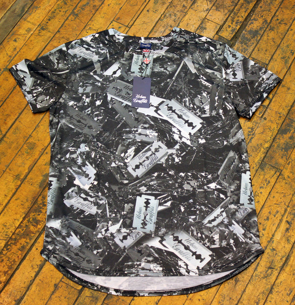 T-Shirt Urban Graffiti Blade, Crew Neck. Signature Print.